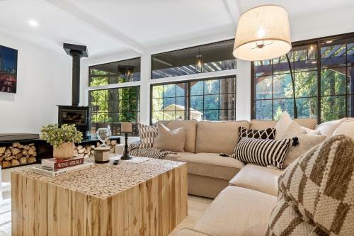 Forest Hideaway With Wraparound Deck & Firepit Home
