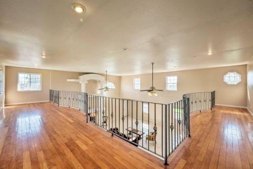 Villa Expansive Cali Retreat With Indoor Balcony And Pool!