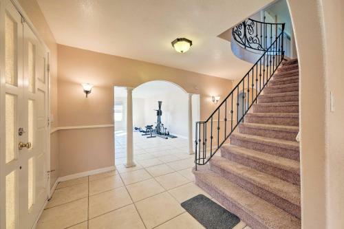 Villa Expansive Cali Retreat With Indoor Balcony And Pool!