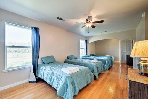Villa Expansive Cali Retreat With Indoor Balcony And Pool!