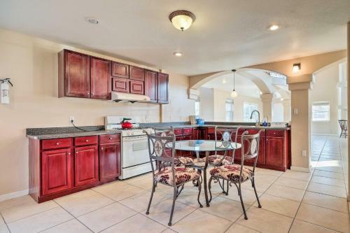 Villa Expansive Cali Retreat With Indoor Balcony And Pool!