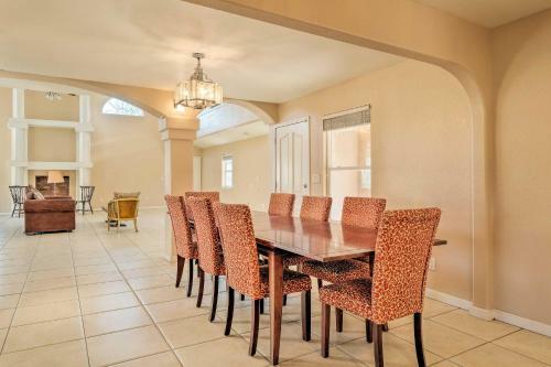 Villa Expansive Cali Retreat With Indoor Balcony And Pool!