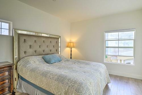 Bright, Modern Townhome Parks, Shops And Eats!