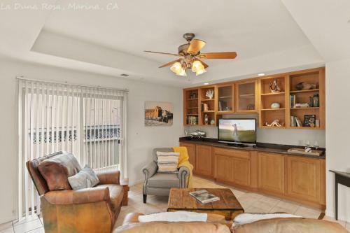 Large 3 Bedroom 2 Bath In Marina