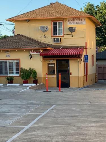Budget Motel