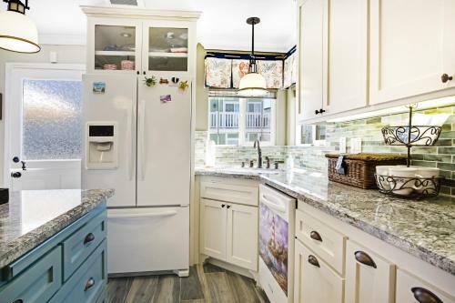 Spacious New Balboa Peninsula Retreat