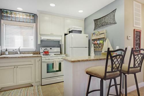 Spacious New Balboa Peninsula Retreat
