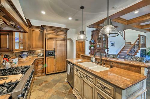 Luxury Newport Beach Getaway - 1 Block From Shore!