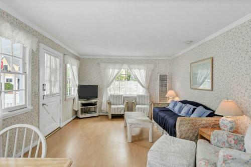 201 Amethyst Avenue