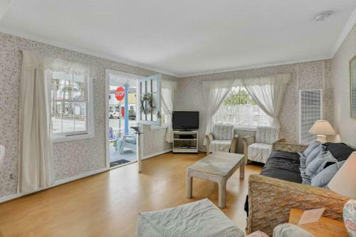 201 Amethyst Avenue