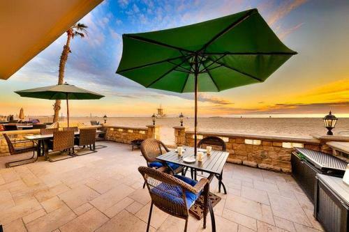Lower Beach Front Escape Unit A