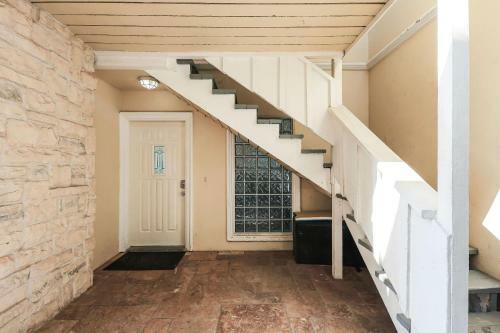 Lower Beach Front Escape Unit A