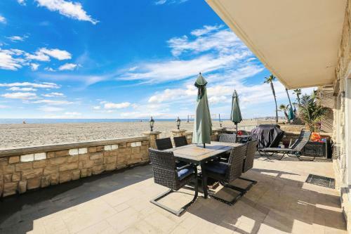 Lower Beach Front Escape Unit A