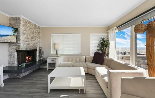 Lower Beach Front Escape Unit A