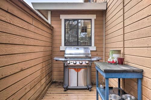 Pet-friendly Art Deco Retreat, Near Downtown