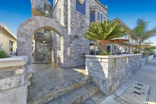 Nb-117a - Newport Family Castle