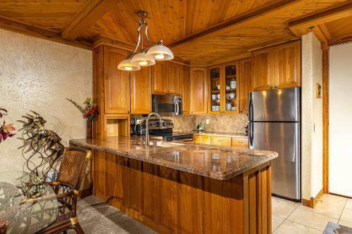 Penthouse Condo W/ Panoramic Ocean Views At Beach Resort