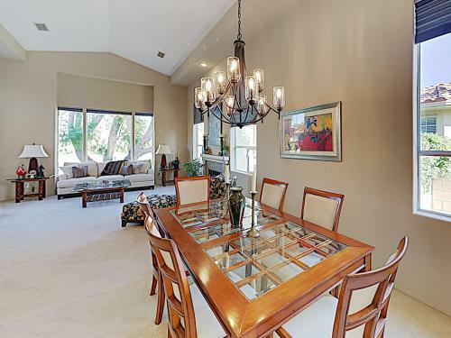 Entertainer's Paradise With Resort-style Pool & Spa Home
