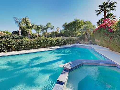 Entertainer's Paradise With Resort-style Pool & Spa Home