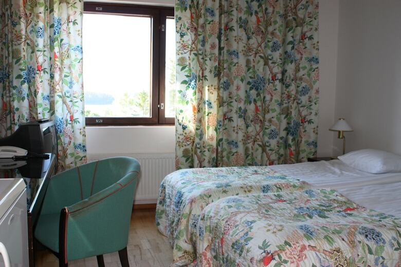 Summer Hotel Tott