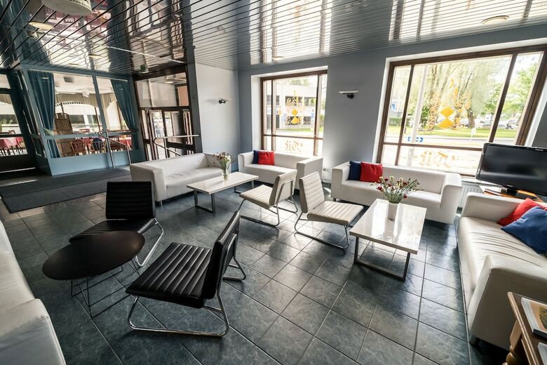 Summer Hotel Tott