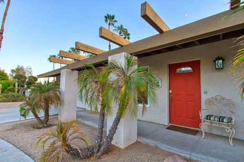 Vintage Paseo Getaway By Oranj Palm