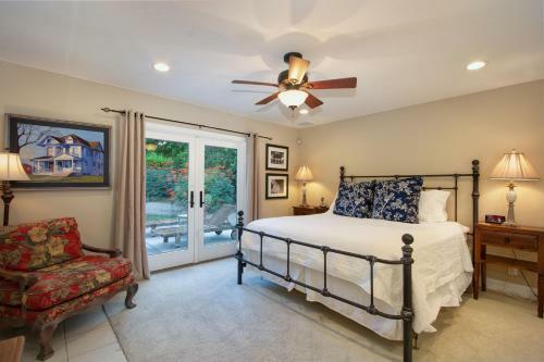 Vintage Paseo Getaway By Oranj Palm
