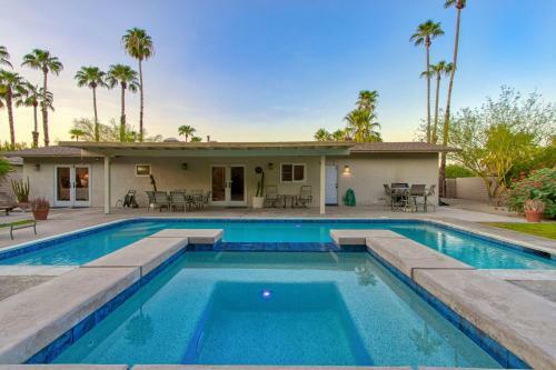 Vintage Paseo Getaway By Oranj Palm