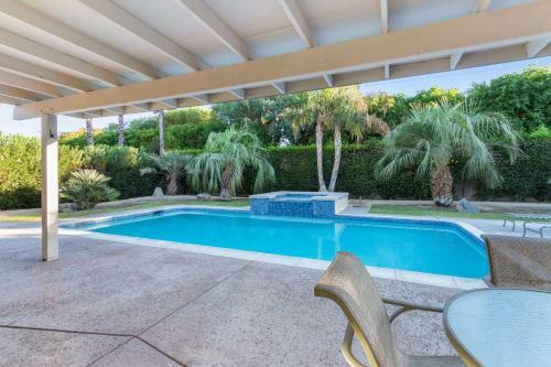 Vintage Paseo Getaway By Oranj Palm