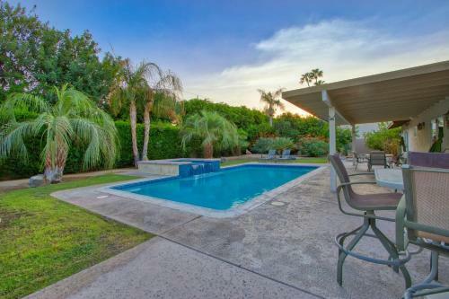 Vintage Paseo Getaway By Oranj Palm