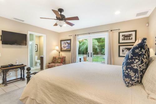 Vintage Paseo Getaway By Oranj Palm