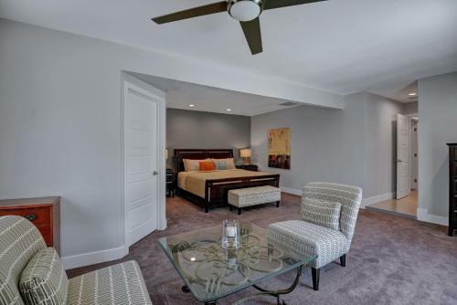 Southern Exposure Retreat By Oranj Palm