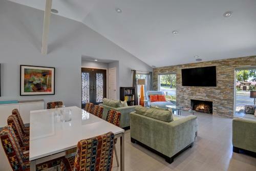 Southern Exposure Retreat By Oranj Palm