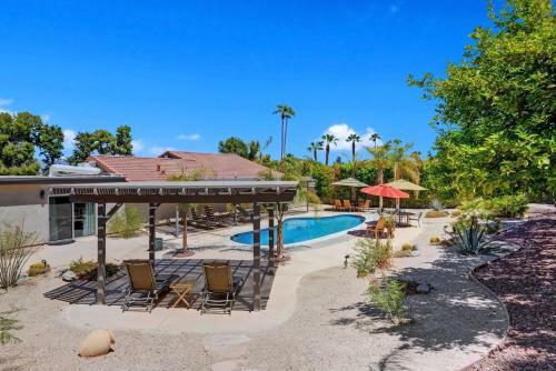 Southern Exposure Retreat By Oranj Palm