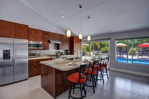 Southern Exposure Retreat By Oranj Palm