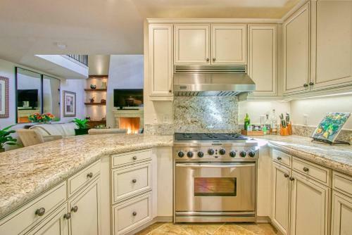 Downtown Tuscan Haven - 2 Br Luxury Condo By Oranj Palm