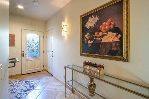 Downtown Tuscan Haven - 2 Br Luxury Condo By Oranj Palm