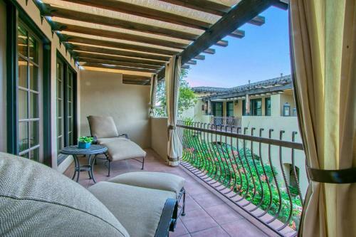Downtown Tuscan Haven - 2 Br Luxury Condo By Oranj Palm