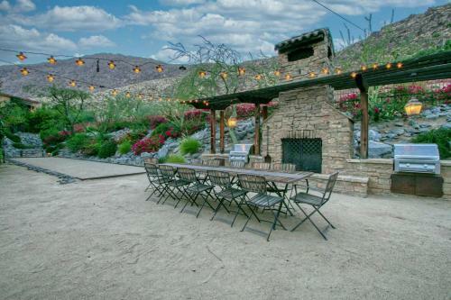 Downtown Tuscan Haven - 2 Br Luxury Condo By Oranj Palm