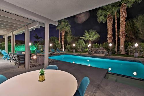 Stunning Palm Springs Escape With Epic Outdoor Oasis
