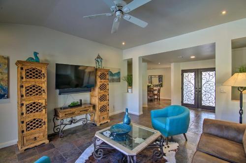 Luna Azul Retreat With Private Pool 3 Mi To Downtown