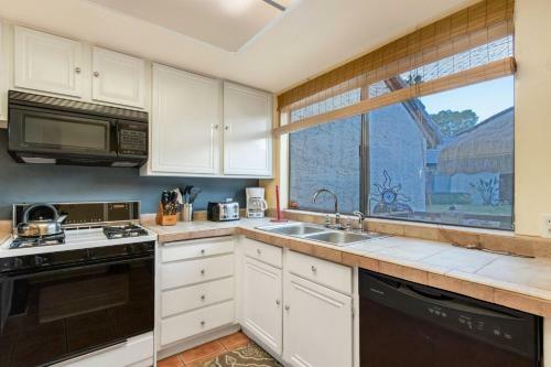 Los Pueblos Serene - Golf Condo By Oranj Palm