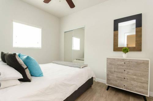 Apartamento Modern 2bed Beach Bungalow! 1/2 Block To Beach!