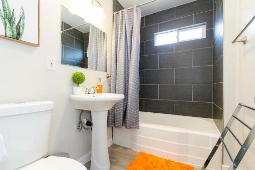 Apartamento Modern 2bed Beach Bungalow! 1/2 Block To Beach!