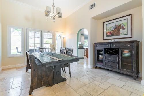 Luxurious Home Only 1 Mile From Del Mar Beach Home