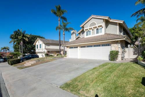 Luxurious Home Only 1 Mile From Del Mar Beach Home