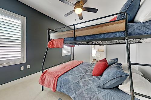 Chic Pacific Beach Townhome With Rooftop Deck Townhouse