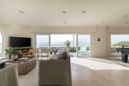 Shoreline - Spectacular Beachfront Abode W Fire Pit, Spa & Pool Table