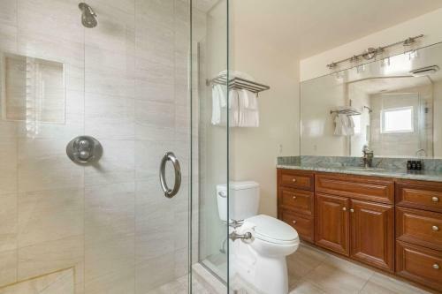 Shoreline - Spectacular Beachfront Abode W Fire Pit, Spa & Pool Table