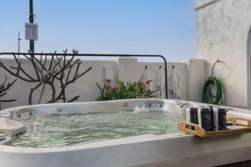 Shoreline - Spectacular Beachfront Abode W Fire Pit, Spa & Pool Table